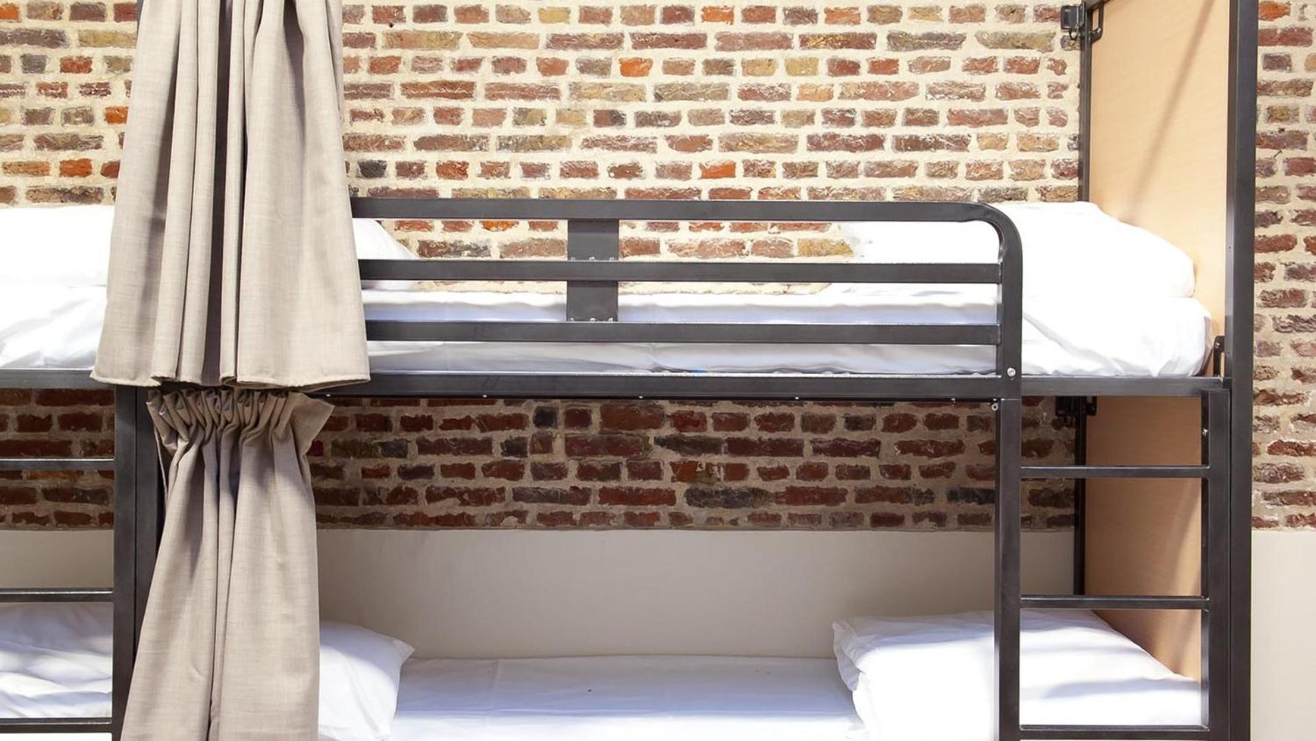 The People - Hostel